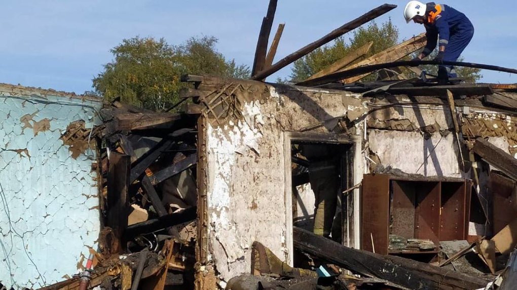 Взрывом разрушило частный дом в Новосибирской области