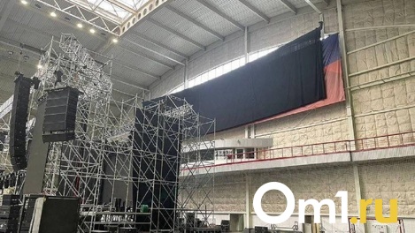 «Всё было спланировано». Что думают звёзды об отмене концерта «Би-2» в Омске из-за баннера с буквой Z