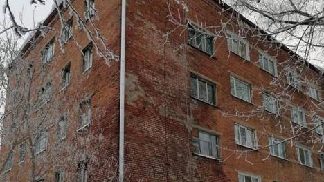 В омской администрации отреагировали на ситуацию с расселением опасного дома на Молодогвардейской