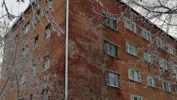 В омской администрации отреагировали на ситуацию с расселением опасного дома на Молодогвардейской