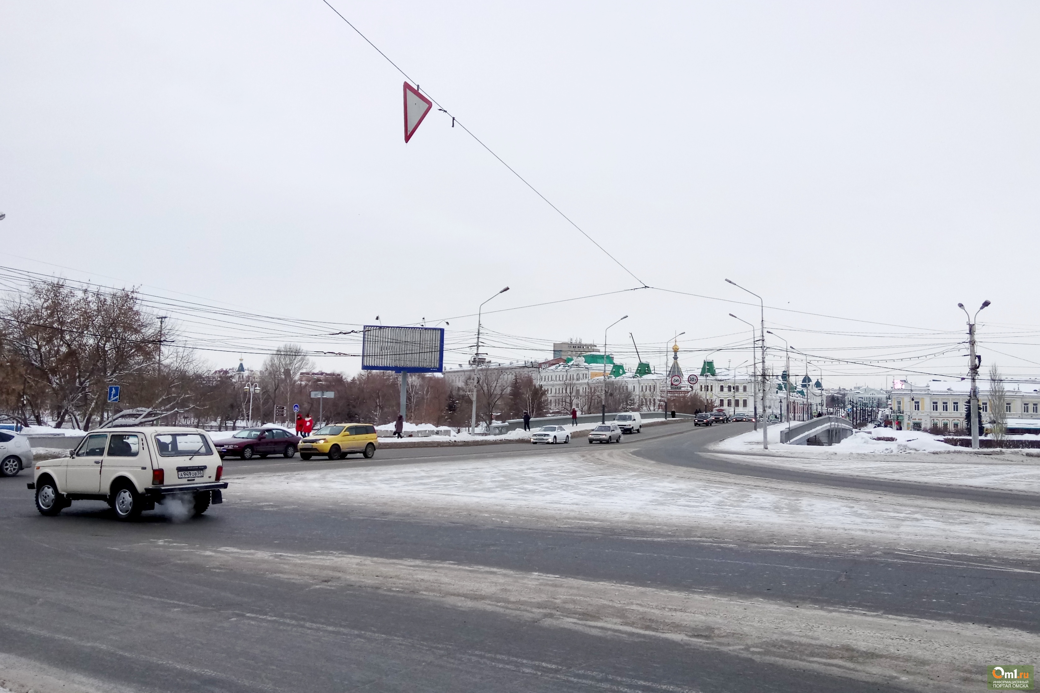 Ленинградская площадь 1. Ленинградская площадь Омск. Ленинградская площадь 1 Омск. Ленин около светофора Омск. Проект Омского кольца у Ленинградского моста.