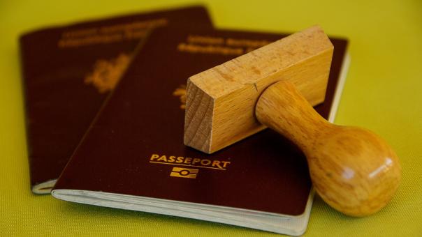 Омичи не смогут получить загранпаспорт с 10-летним сроком действия