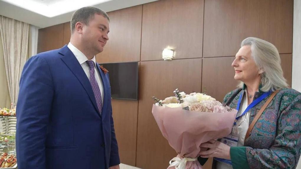 В Омск приехала экс-глава МИД Австрии Карин Кнайсль и встретилась с губернатором Виталием Хоценко