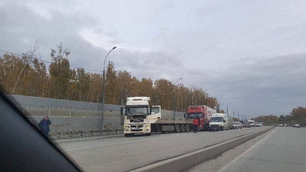 10-километровая пробка образовалась на Бердском шоссе под Новосибирском