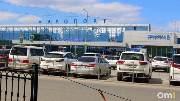 Рейс из Омска в Екатеринбург задержали больше чем на сутки