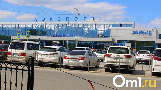 Рейс из Омска в Екатеринбург задержали больше чем на сутки