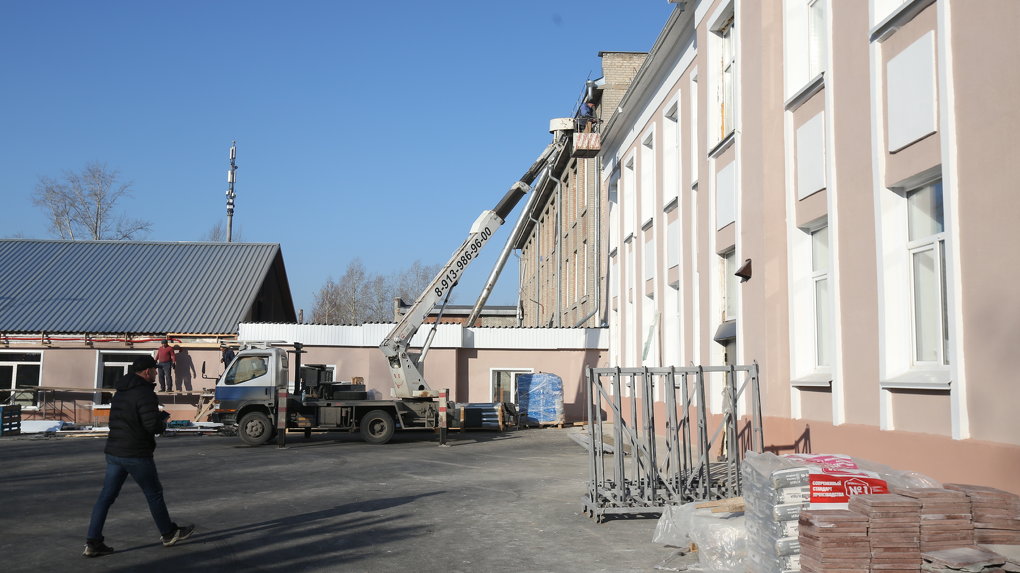 Реконструкцию полувековой школы №146 в Новосибирске закончат до конца года