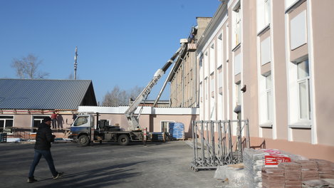 Реконструкцию полувековой школы №146 в Новосибирске закончат до конца года