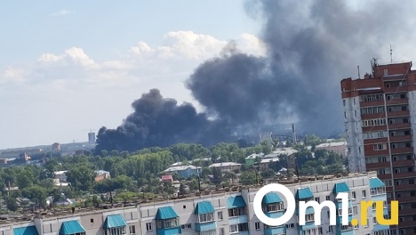 В Новосибирске потушили склад с замороженными продуктами. ВИДЕО