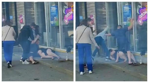 Две женщины устроили уличную драку в Новосибирске — мужчины пытались разнять