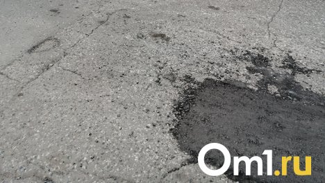 Омичи переживают за качество асфальта после ремонта дороги на улице Звездова