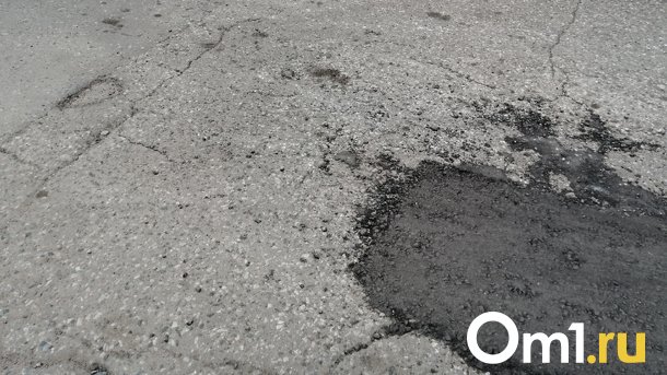 Омичи переживают за качество асфальта после ремонта дороги на улице Звездова