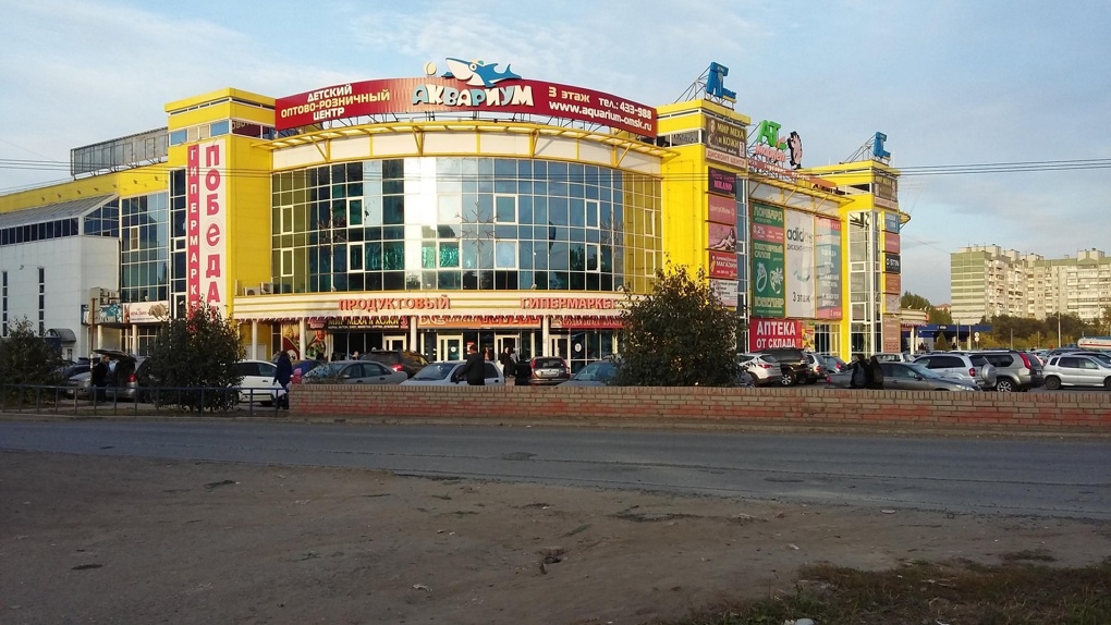 В омском торговом центре «АТ-Маркет» нашли множество нарушений пожарной безопасности