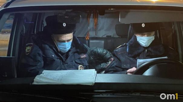 Полиция задержала группу вымогателей, угрожавших мужчине в Новосибирске