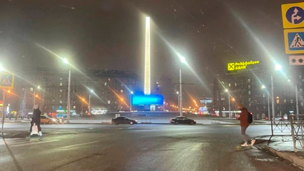 На стеле «Новосибирск — Город трудовой доблести» заметили поломку экрана
