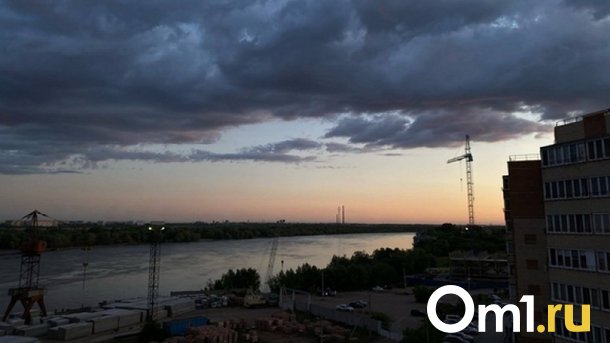 Град и шквальный ветер: омичей предупреждают о непогоде