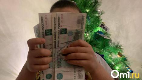 Омичи с детьми начнут получать семейную налоговую выплату