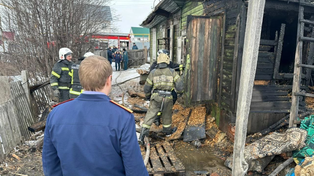 Три человека погибли при пожаре частного дома в Первомайском районе Новосибирска