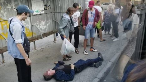 Агрессивный пассажир автобуса избил мужчину до потери сознания в Новосибирске