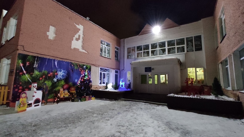 В Омске полным ходом идут новогодние конкурсы среди образовательных учреждений