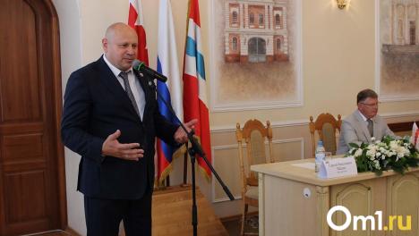 Мошенники пользуются командировкой мэра, чтобы обманывать омичей