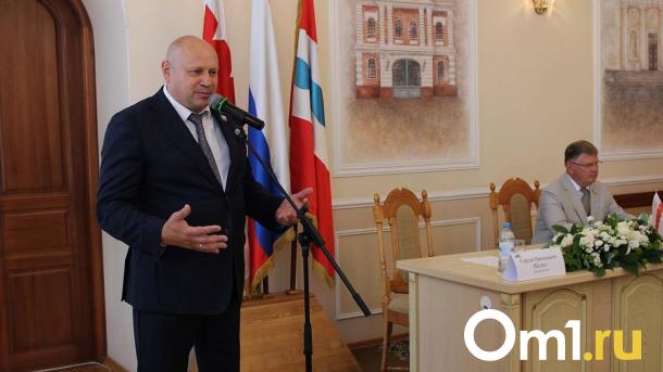 Мошенники пользуются командировкой мэра, чтобы обманывать омичей