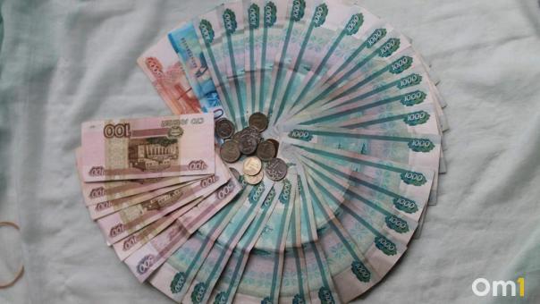 Названы зарплаты руководителей омских ДК, театров и музеев