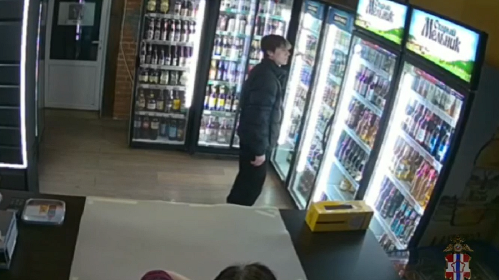 «Хотел выпить»: полиция поймала молодого омича, который обворовал магазин ради алкоголя