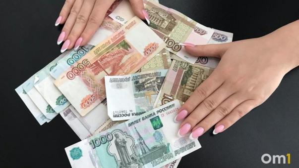 Омичка лишилась 200 тысяч после «подарка» от банка на день рождения