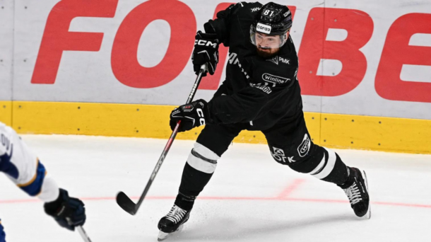 Стала известна зарплата новичка омского «Авангарда» Артёма Блажиевского