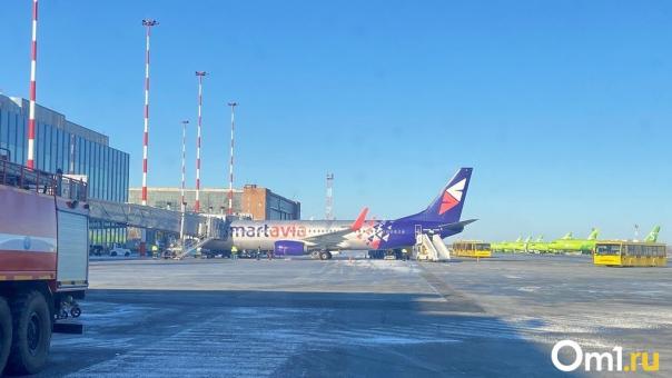 Загадочный чёрный вертолёт впервые заметили в новосибирском Толмачёво