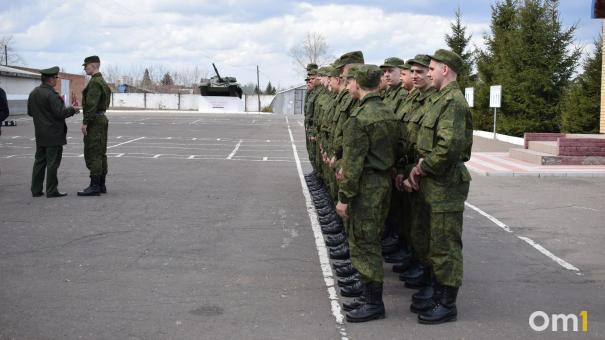 Омским контрактникам планируют поднять выплаты до 1,1 миллиона рублей