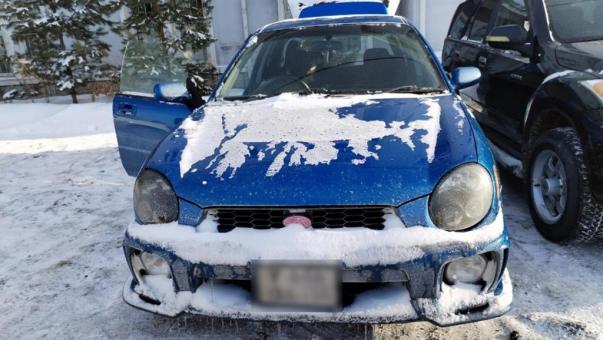 Омичка лишилась машины из-за долгов бывшего возлюбленного в 200 тысяч рублей