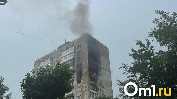 Из горящей многоэтажки на Карла Маркса в Омске эвакуировались 20 человек