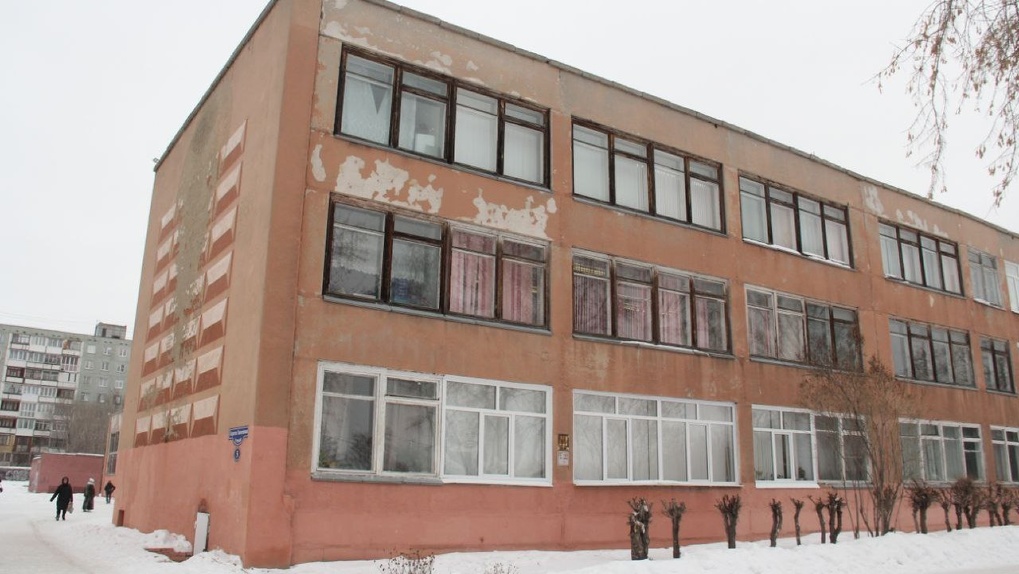 У омской школы, на условия в которой жаловались родители учеников, появился меценат