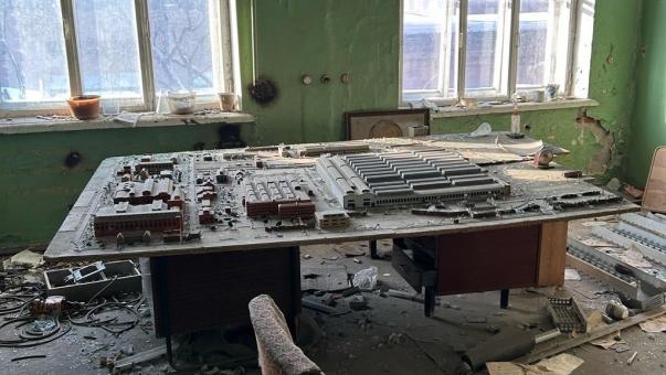 Губернатор Хоценко с супругой спасли от уничтожения макет омского Сибзавода