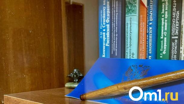 Омича привлекли к штрафу за сбор черемши в лесу