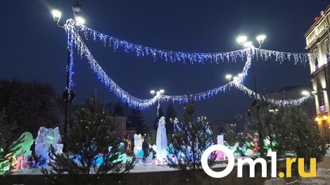 Омичам предлагают оценить новогоднее оформление города