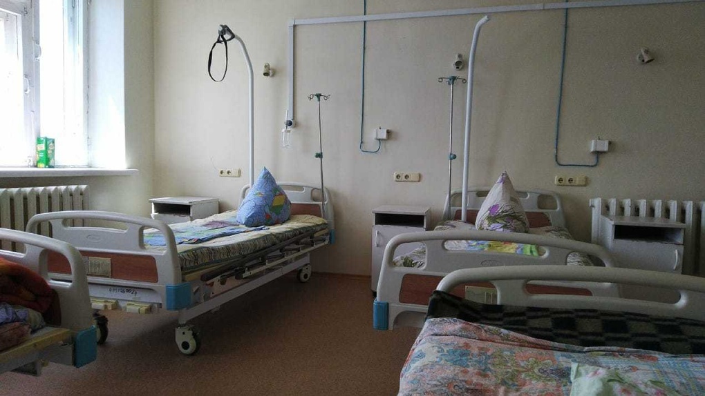 Отправили умирать домой: омичке с 50% поражения лёгких отказывают в госпитализации из-за отсутствия мест