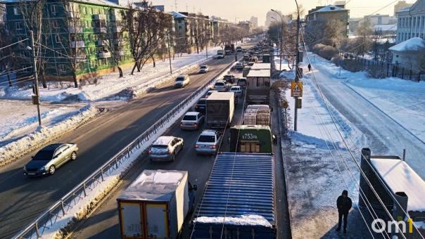 «Что за неделя такая?» Новосибирцы угодили в 8-балльные пробки утром 20 января