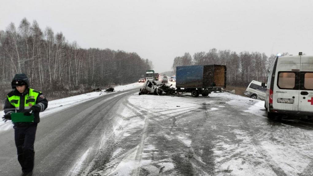 Скончался второй пострадавший в ДТП с пассажирским микроавтобусом под Новосибирском