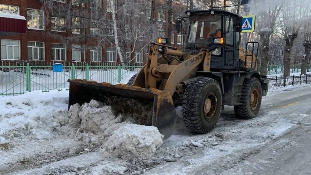 В морозы техника очистит омские дороги от наледи. Список улиц