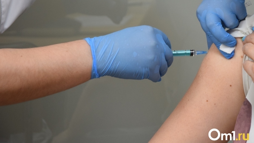 Кому из новосибирцев поставят третий компонент вакцины от COVID-19