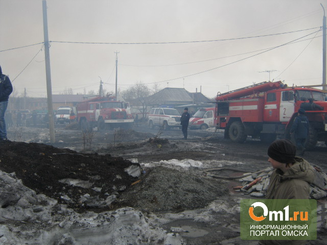 Крупный пожар в Омске:горело 5 домов, чуть не взорвалось 3 газовых баллона
