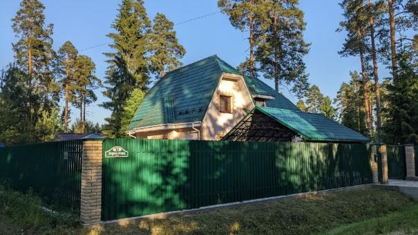 В Омской области ещё один мужчина упал при строительстве дома