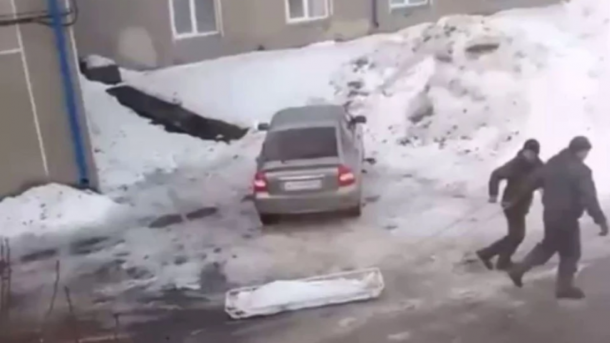 В Убинской больнице под Новосибирском санитары перевезли тело на санях
