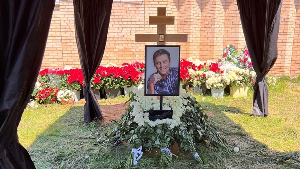 На вечер памяти Юрия Шатунова в парке «Зелёный остров» пришли сотни омичей