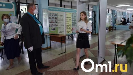 Три омские выпускницы сдали ЕГЭ на 200 баллов. Где они учатся?
