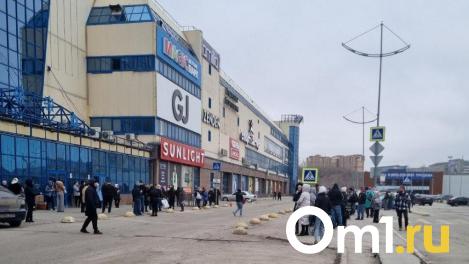 Из омского «Триумфа» на улицу вывели всех посетителей и персонал