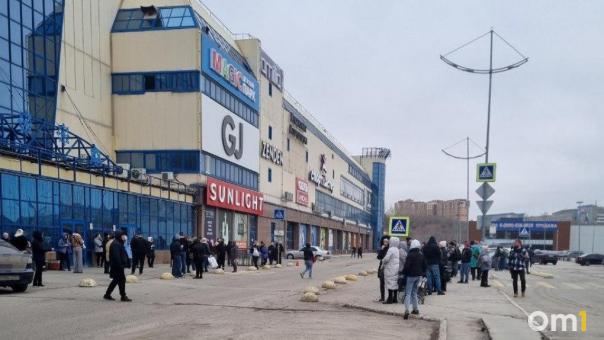 Из омского «Триумфа» на улицу вывели всех посетителей и персонал